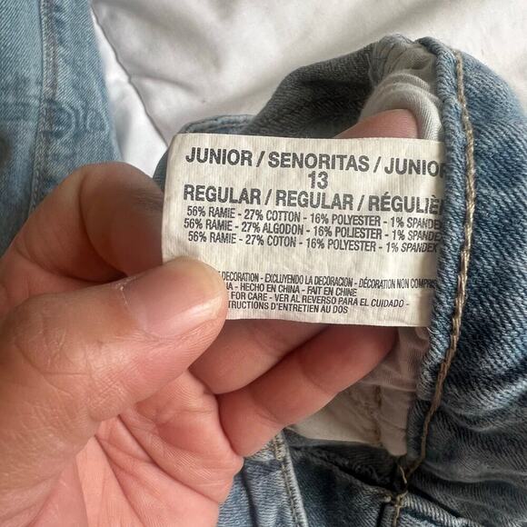 L.E.I Women's Y2K Ashley Lowrise Bootcut Jean Light Wash Embelished Size 13 - Picture 8 of 11